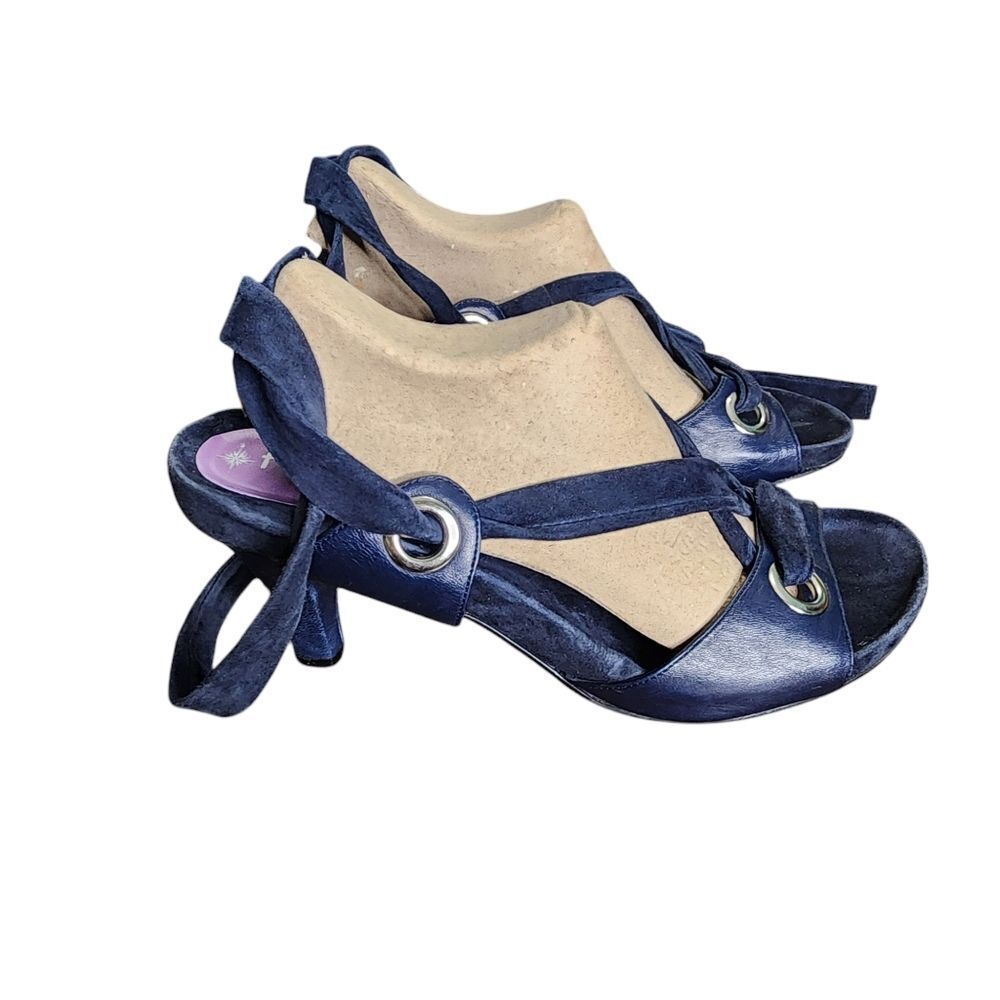 Taryn Rose blue leather strappy ankle wrap helled sandals 10.5